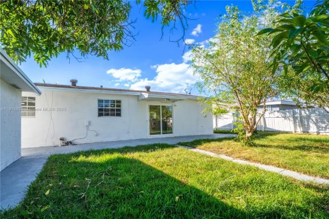 Casa en venta en Deerfield Beach, Florida, 3 dormitorios, 125.98 m2 № 1970763 - foto 26