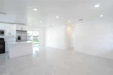 Casa en venta en Deerfield Beach, Florida, 3 dormitorios, 125.98 m2 № 1970763 - foto 5