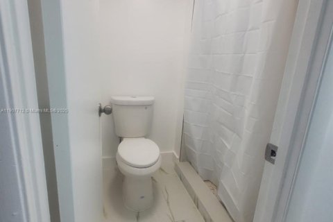 Condominio en alquiler en Lauderhill, Florida, 2 dormitorios, 111.48 m2 № 1964821 - foto 11