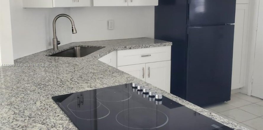 Condominio en Lauderhill, Florida, 2 dormitorios  № 1964821