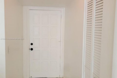 Condominio en alquiler en Lauderhill, Florida, 2 dormitorios, 111.48 m2 № 1964821 - foto 17