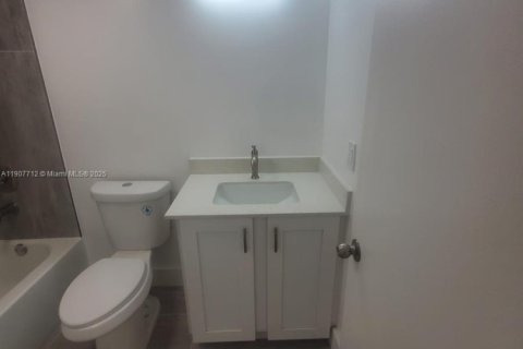 Condominio en alquiler en Lauderhill, Florida, 2 dormitorios, 111.48 m2 № 1964821 - foto 10