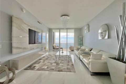 Copropriété à louer à Sunny Isles Beach, Floride: 3 chambres, 216.18 m2 № 2169586 - photo 2