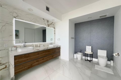 Copropriété à louer à Sunny Isles Beach, Floride: 3 chambres, 216.18 m2 № 2169586 - photo 18