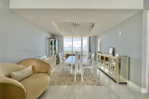 Copropriété à louer à Sunny Isles Beach, Floride: 3 chambres, 216.18 m2 № 2169586 - photo 6