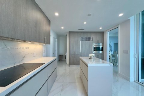 Copropriété à louer à Sunny Isles Beach, Floride: 3 chambres, 216.18 m2 № 2169586 - photo 8