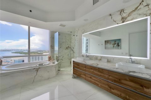 Copropriété à louer à Sunny Isles Beach, Floride: 3 chambres, 216.18 m2 № 2169586 - photo 15