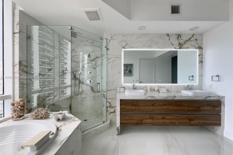 Copropriété à louer à Sunny Isles Beach, Floride: 3 chambres, 216.18 m2 № 2169586 - photo 16