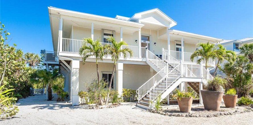 House in Placida, Florida 3 bedrooms, 185.8 sq.m. № 1583834