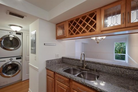 Copropriété à vendre à Sarasota, Floride: 2 chambres, 91.97 m2 № 1385367 - photo 10