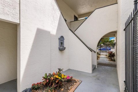 Copropriété à vendre à Sarasota, Floride: 2 chambres, 91.97 m2 № 1385367 - photo 3