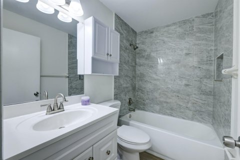 Снять в аренду квартиру в Сент-Луси, Флорида 8 комнат, 71.35м2, № 2155155 - фото 14