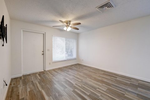 Снять в аренду квартиру в Сент-Луси, Флорида 8 комнат, 71.35м2, № 2155155 - фото 5
