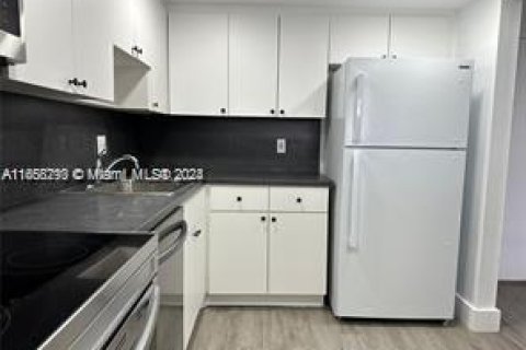 Купить кондоминиум в Норт-Майами, Флорида 2 спальни, 97.55м2, № 2022198 - фото 3