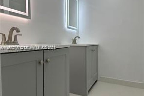 Купить кондоминиум в Норт-Майами, Флорида 2 спальни, 97.55м2, № 2022198 - фото 8