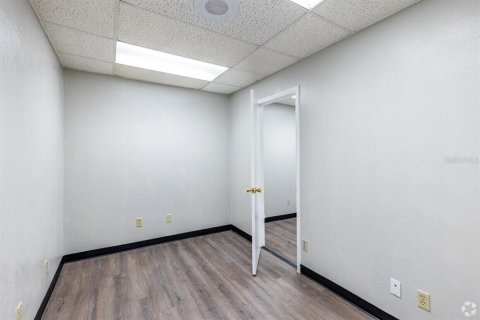 Immobilier commercial à louer à New Port Richey, Floride № 2298829 - photo 2