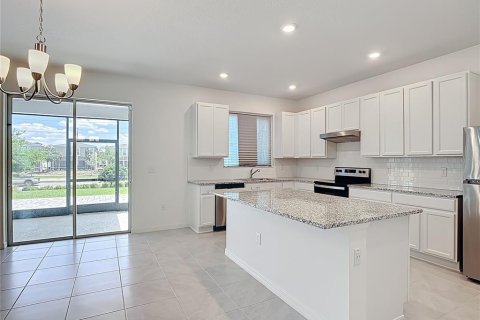 House in Davenport, Florida 4 bedrooms, 221.76 sq.m. № 2199619 - photo 14