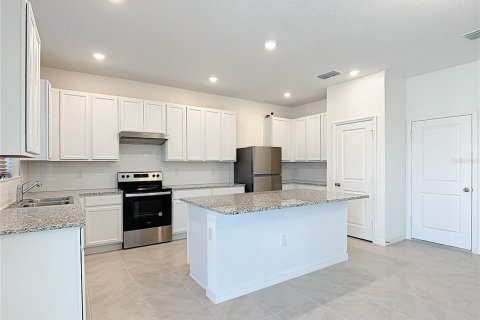 House in Davenport, Florida 4 bedrooms, 221.76 sq.m. № 2199619 - photo 19
