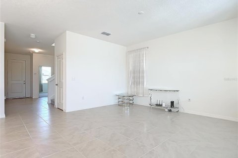 House in Davenport, Florida 4 bedrooms, 221.76 sq.m. № 2199619 - photo 10