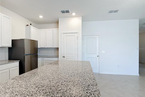 House in Davenport, Florida 4 bedrooms, 221.76 sq.m. № 2199619 - photo 20