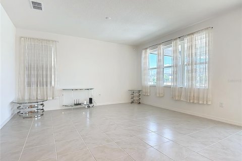 House in Davenport, Florida 4 bedrooms, 221.76 sq.m. № 2199619 - photo 9