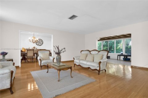 Casa en venta en Miami Gardens, Florida, 4 dormitorios, 255.76 m2 № 1927545 - foto 4