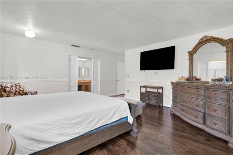 Casa en venta en Miami Gardens, Florida, 4 dormitorios, 255.76 m2 № 1927545 - foto 16
