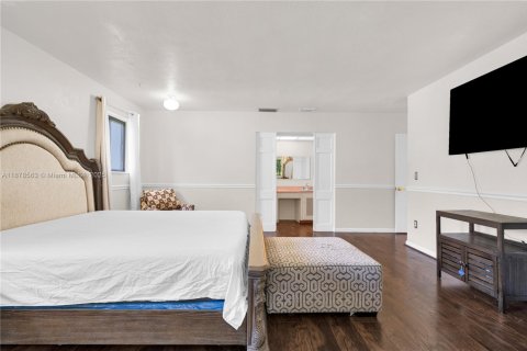 Casa en venta en Miami Gardens, Florida, 4 dormitorios, 255.76 m2 № 1927545 - foto 14