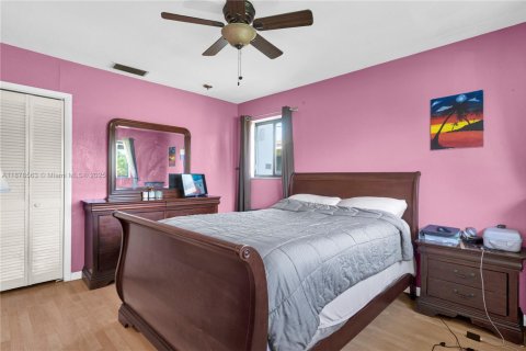 Casa en venta en Miami Gardens, Florida, 4 dormitorios, 255.76 m2 № 1927545 - foto 23