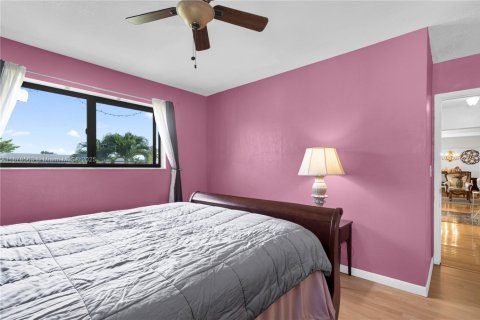 Casa en venta en Miami Gardens, Florida, 4 dormitorios, 255.76 m2 № 1927545 - foto 25