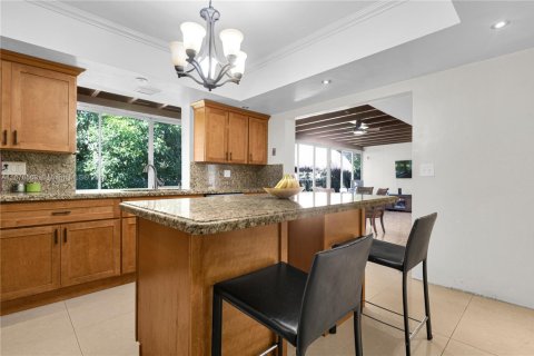 Casa en venta en Miami Gardens, Florida, 4 dormitorios, 255.76 m2 № 1927545 - foto 11