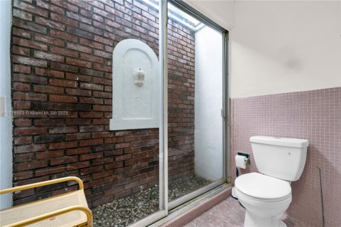 Casa en venta en Miami Gardens, Florida, 4 dormitorios, 255.76 m2 № 1927545 - foto 20