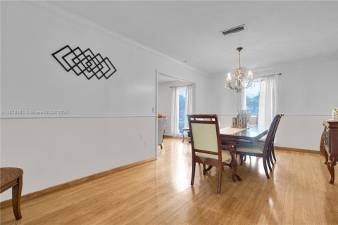 Casa en venta en Miami Gardens, Florida, 4 dormitorios, 255.76 m2 № 1927545 - foto 6