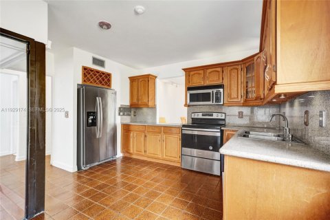Townhouse in Miami, Florida 3 bedrooms, 138.24 sq.m. № 1987554 - photo 4