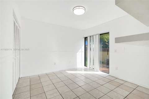 Townhouse in Miami, Florida 3 bedrooms, 138.24 sq.m. № 1987554 - photo 24