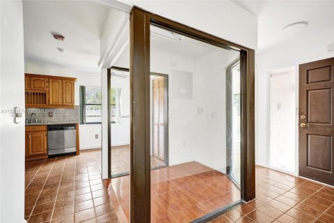 Townhouse in Miami, Florida 3 bedrooms, 138.24 sq.m. № 1987554 - photo 7