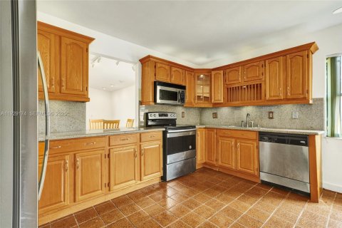 Townhouse in Miami, Florida 3 bedrooms, 138.24 sq.m. № 1987554 - photo 3