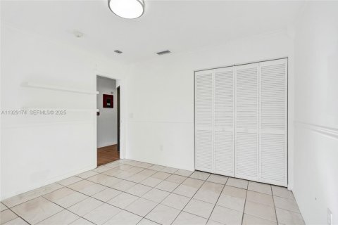Townhouse in Miami, Florida 3 bedrooms, 138.24 sq.m. № 1987554 - photo 26