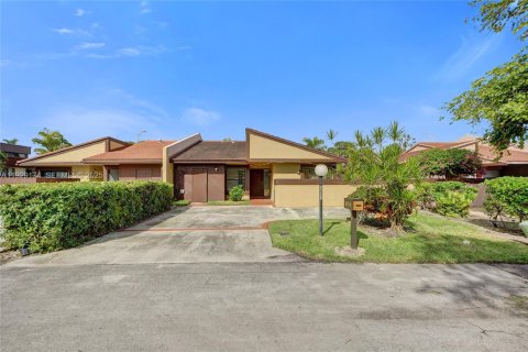 Townhouse in Miami, Florida 3 bedrooms, 138.24 sq.m. № 1987554 - photo 1