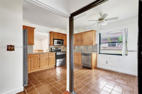 Townhouse in Miami, Florida 3 bedrooms, 138.24 sq.m. № 1987554 - photo 8