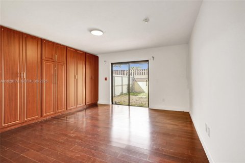Townhouse in Miami, Florida 3 bedrooms, 138.24 sq.m. № 1987554 - photo 30