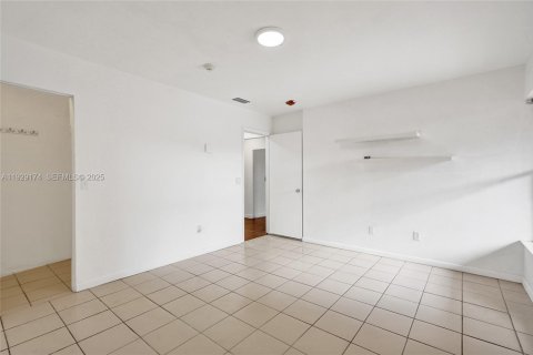 Townhouse in Miami, Florida 3 bedrooms, 138.24 sq.m. № 1987554 - photo 20
