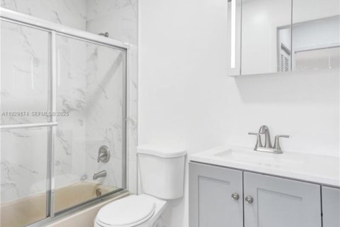 Townhouse in Miami, Florida 3 bedrooms, 138.24 sq.m. № 1987554 - photo 16