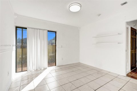 Townhouse in Miami, Florida 3 bedrooms, 138.24 sq.m. № 1987554 - photo 28