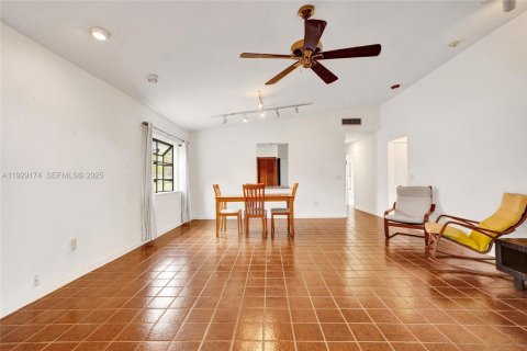 Townhouse in Miami, Florida 3 bedrooms, 138.24 sq.m. № 1987554 - photo 13