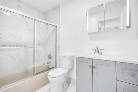 Townhouse in Miami, Florida 3 bedrooms, 138.24 sq.m. № 1987554 - photo 15