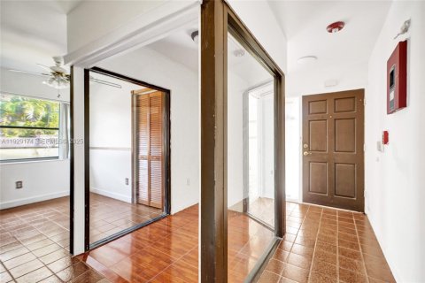 Townhouse in Miami, Florida 3 bedrooms, 138.24 sq.m. № 1987554 - photo 6