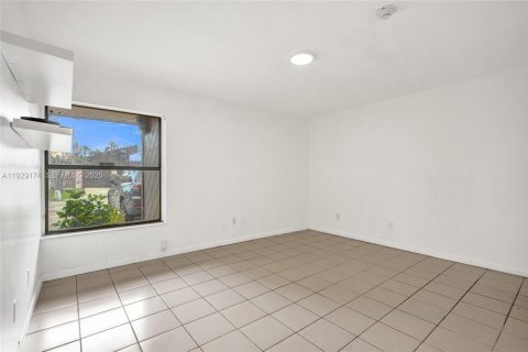 Townhouse in Miami, Florida 3 bedrooms, 138.24 sq.m. № 1987554 - photo 17
