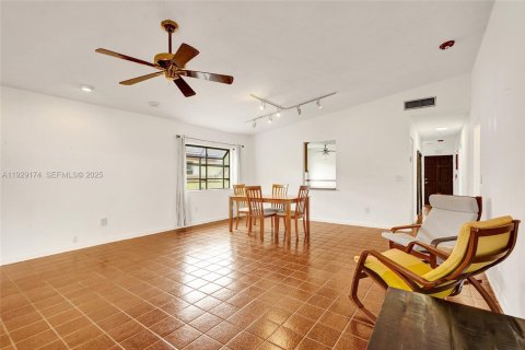Townhouse in Miami, Florida 3 bedrooms, 138.24 sq.m. № 1987554 - photo 12