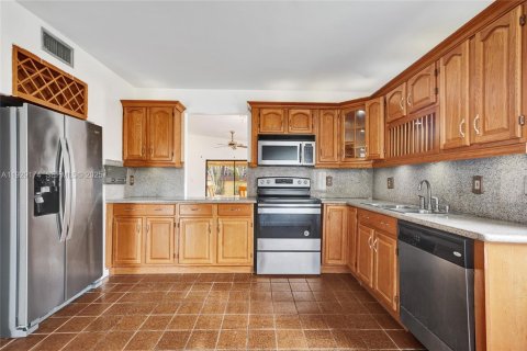 Townhouse in Miami, Florida 3 bedrooms, 138.24 sq.m. № 1987554 - photo 5